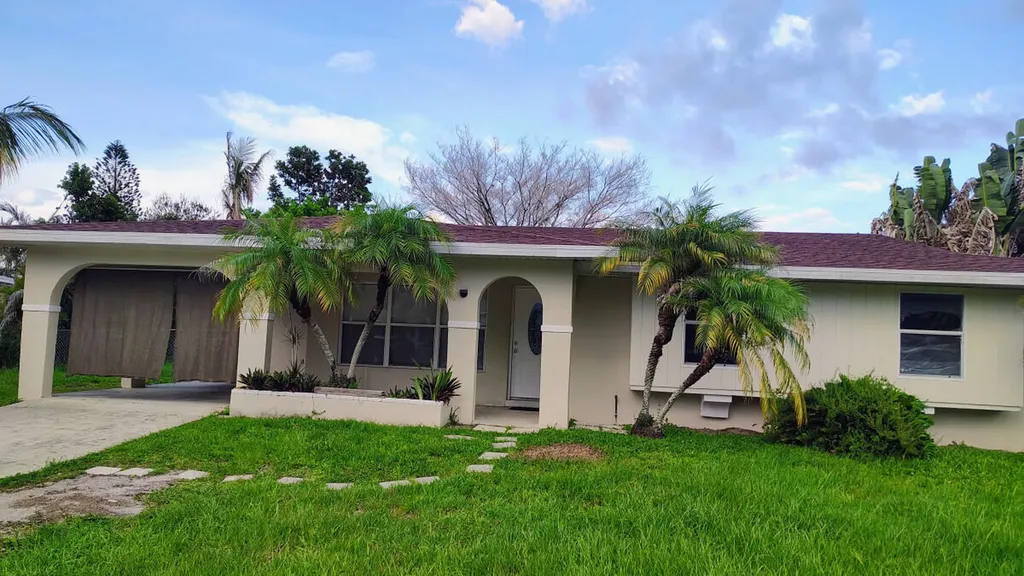 884 SE Solaz Avenue Port St Lucie FL 34983