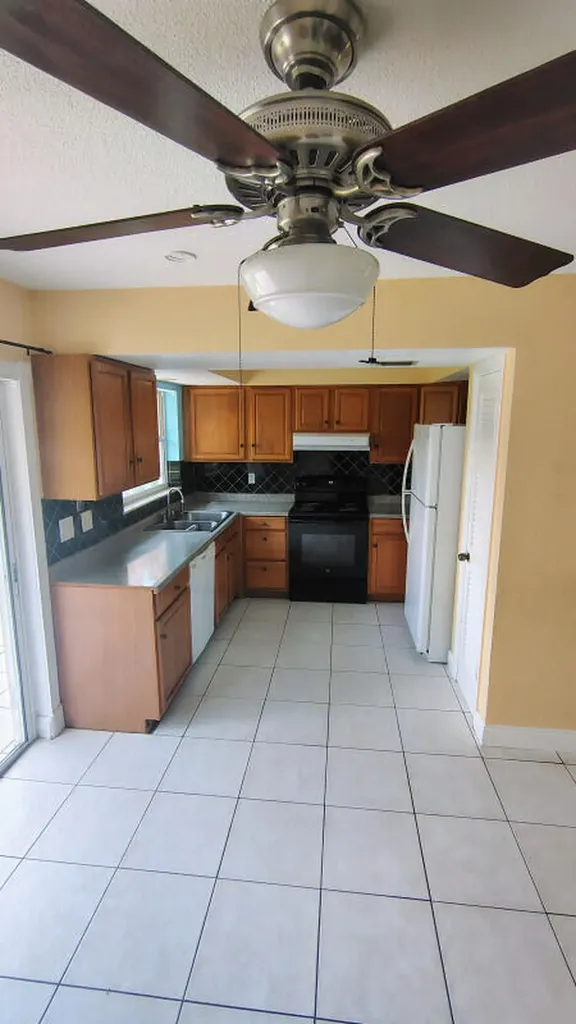 884 SE Solaz Avenue Port St Lucie FL 34983