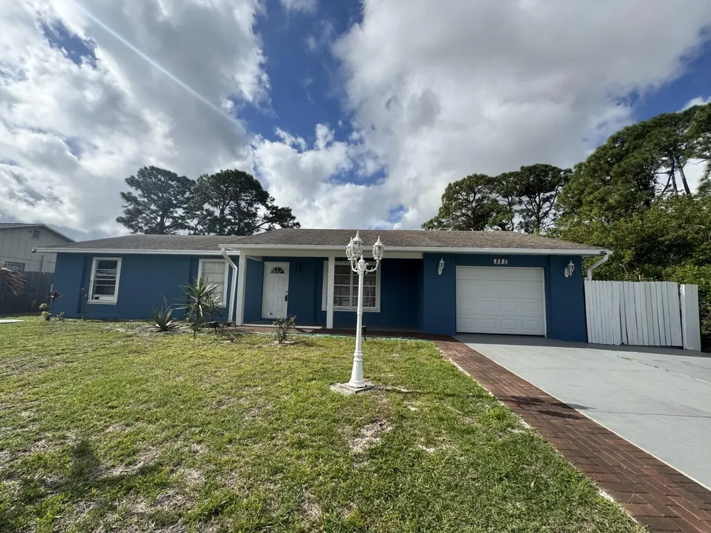882 SE Walters Terrace Port St Lucie FL 34983