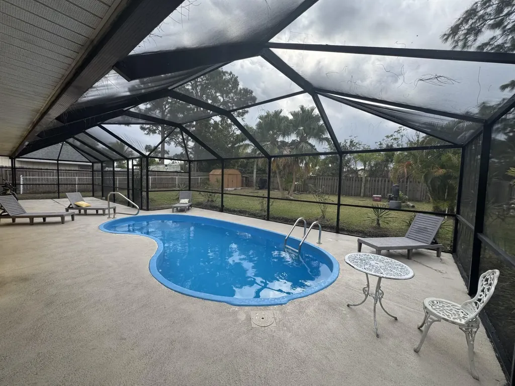 882 SE Walters Terrace Port St Lucie FL 34983