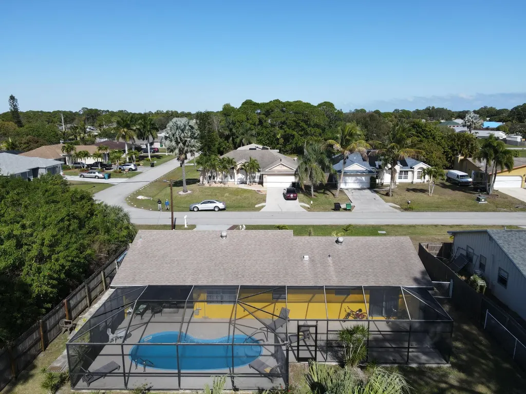 882 SE Walters Terrace Port St Lucie FL 34983
