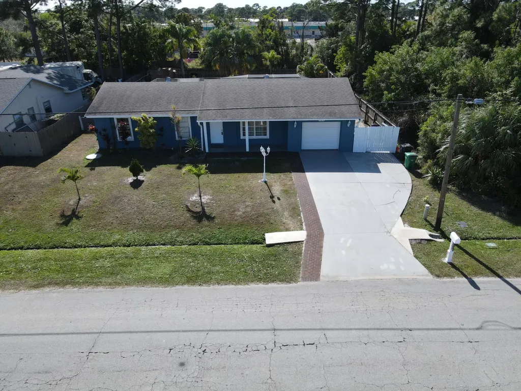 882 SE Walters Terrace Port St Lucie FL 34983