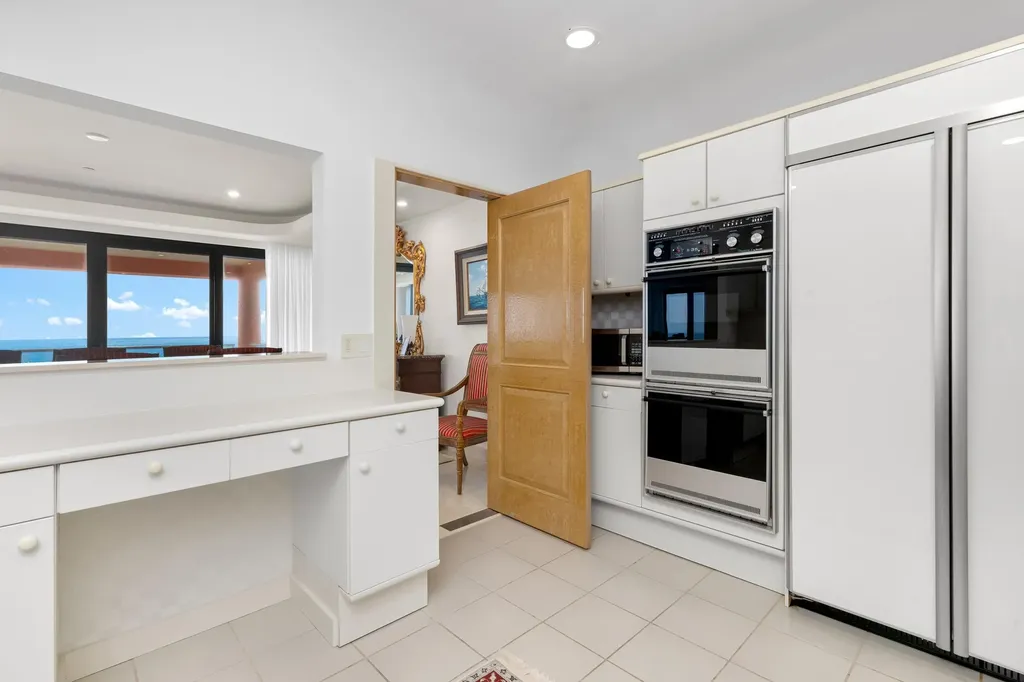 2 N Breakers Row Palm Beach FL 33480