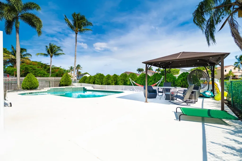18438 NW 11th Street Pembroke Pines FL 33029