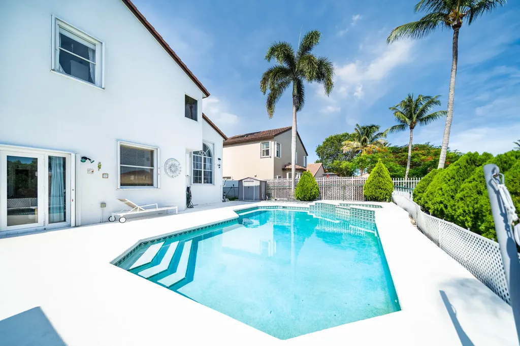 18438 NW 11th Street Pembroke Pines FL 33029