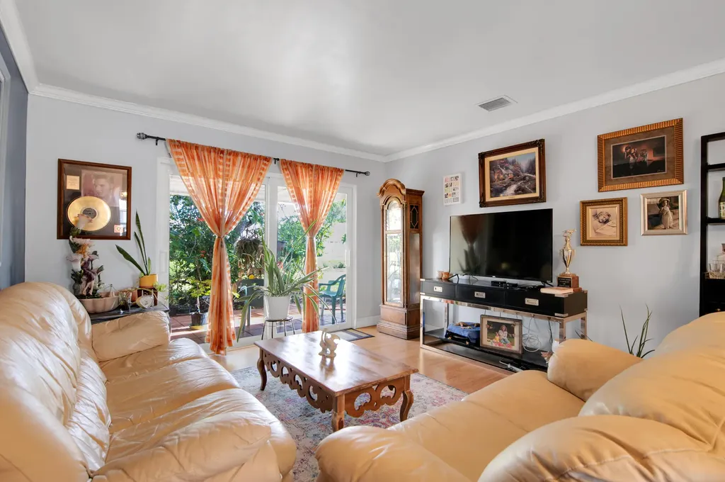 8932 Warwick Drive Boca Raton FL 33433
