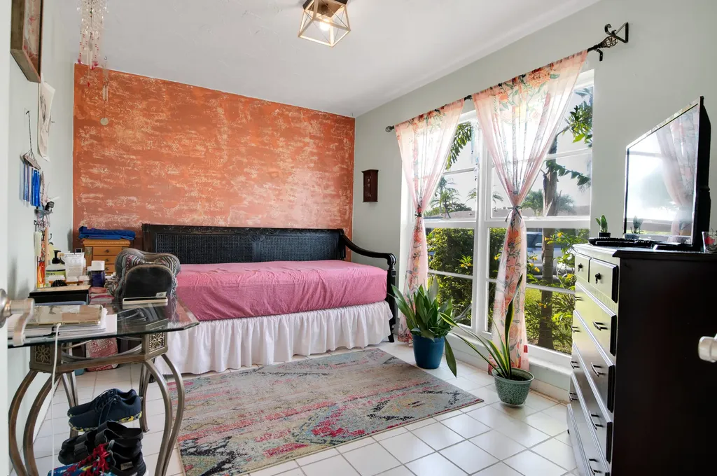 8932 Warwick Drive Boca Raton FL 33433