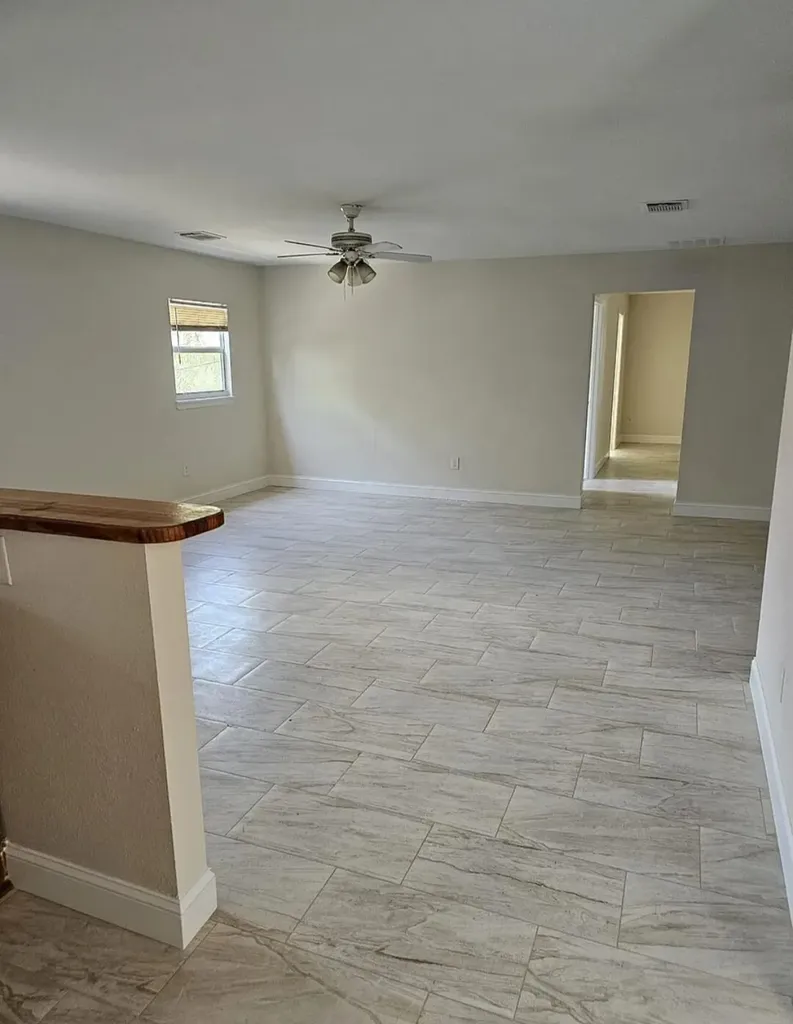 2013 SE Dock Street West Palm Beach FL 33401