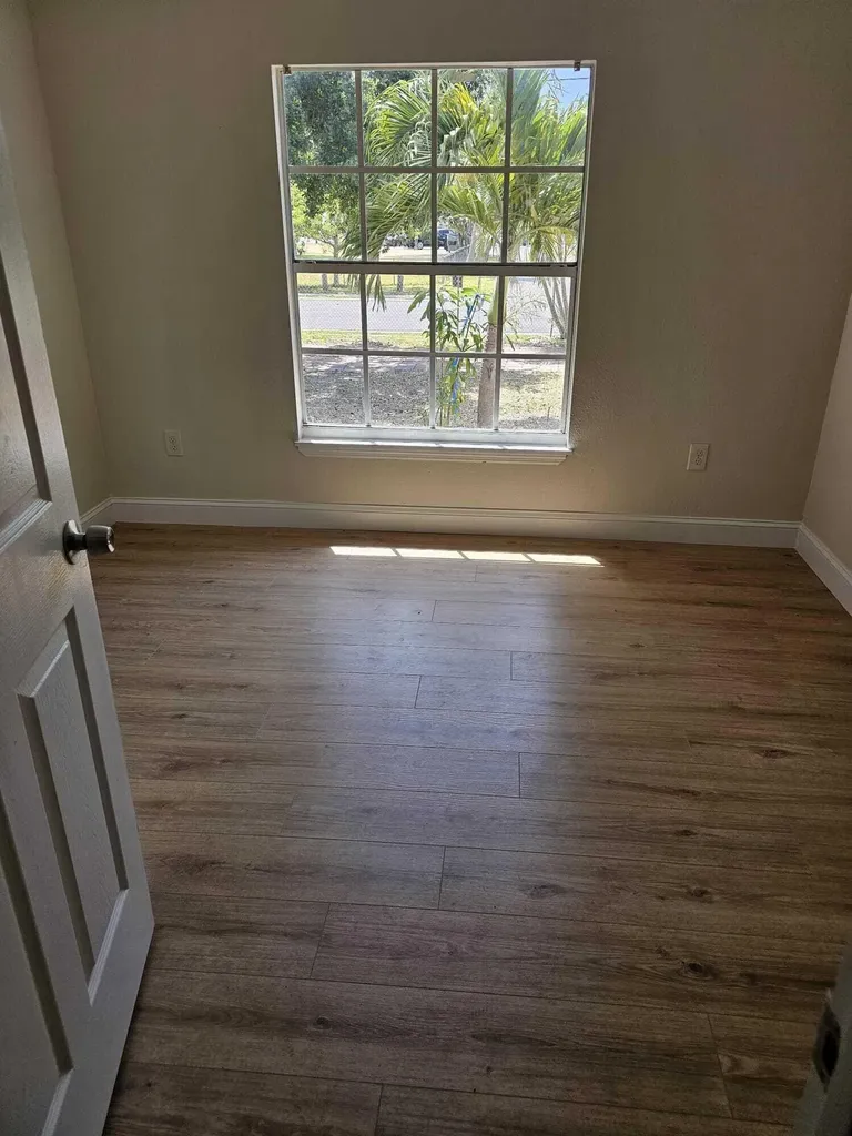2013 SE Dock Street West Palm Beach FL 33401