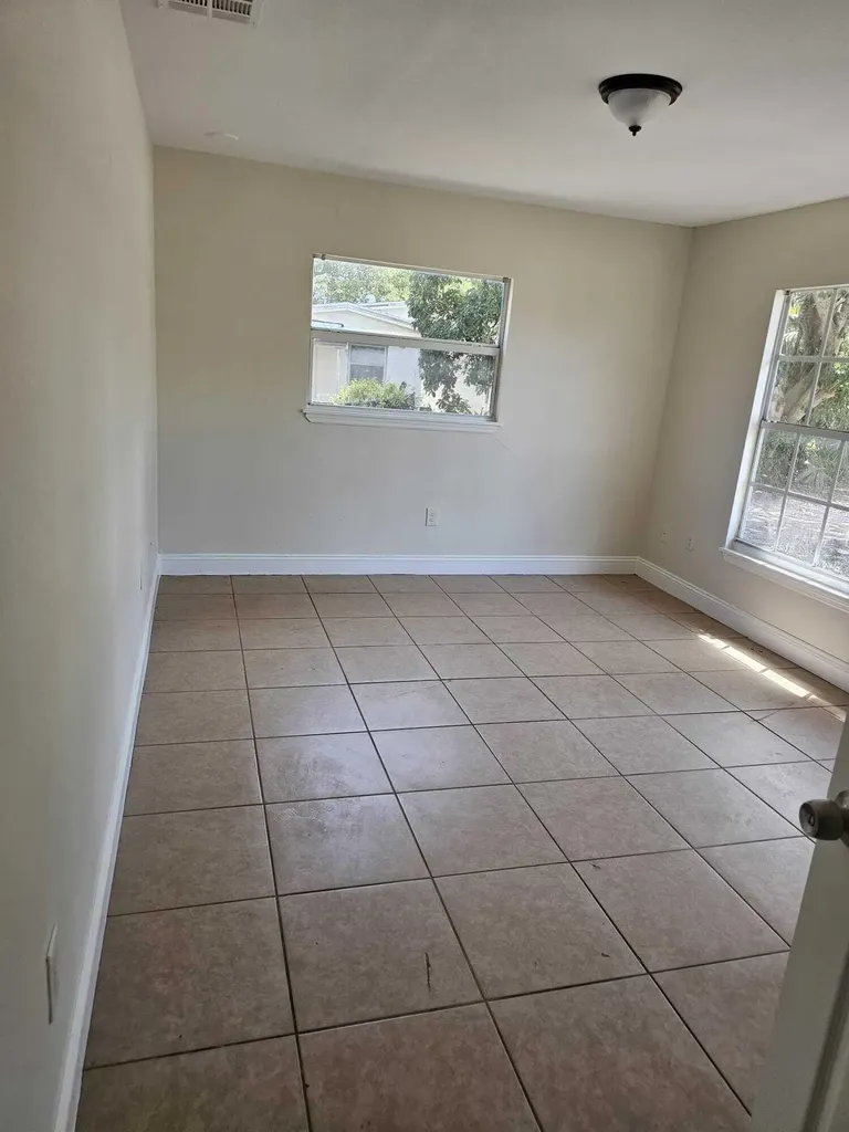 2013 SE Dock Street West Palm Beach FL 33401