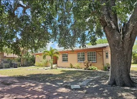 2013 SE Dock Street West Palm Beach FL 33401