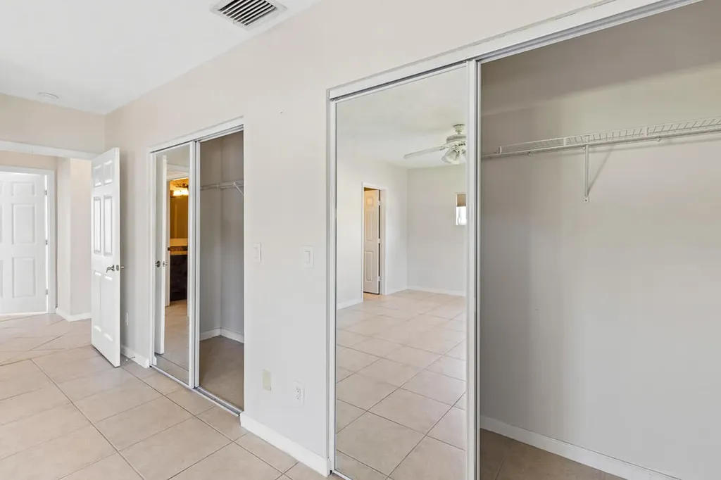 2127 SE Wild Meadow Circle Port St Lucie FL 34952