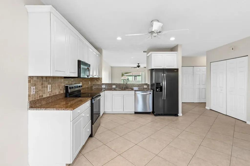 2127 SE Wild Meadow Circle Port St Lucie FL 34952