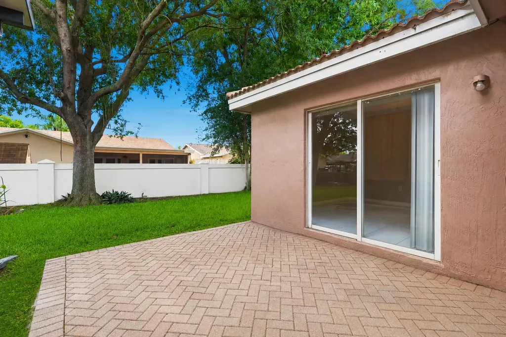 9312 NW 54th Street Sunrise FL 33351