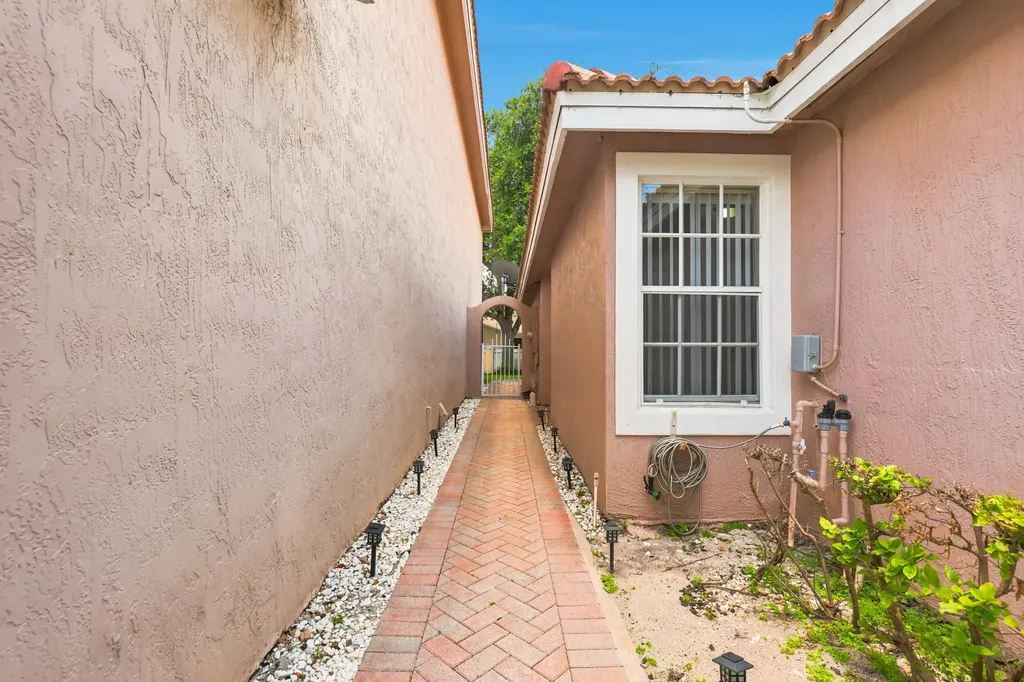 9312 NW 54th Street Sunrise FL 33351