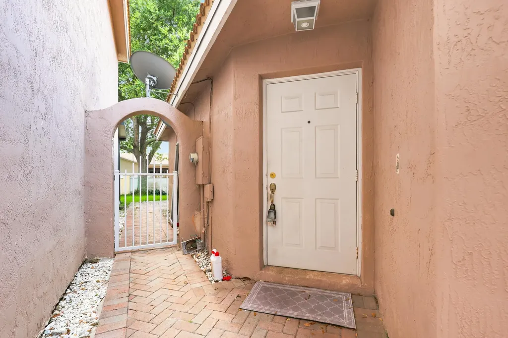 9312 NW 54th Street Sunrise FL 33351