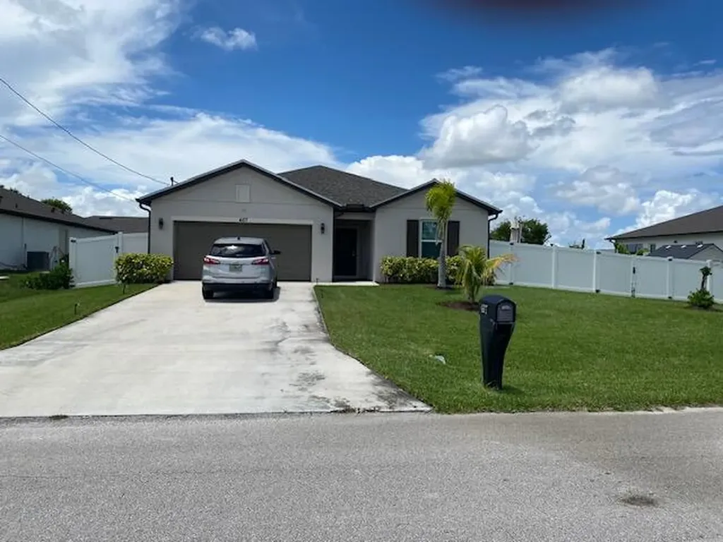 467 SW Jeanne Avenue Port St Lucie FL 34953