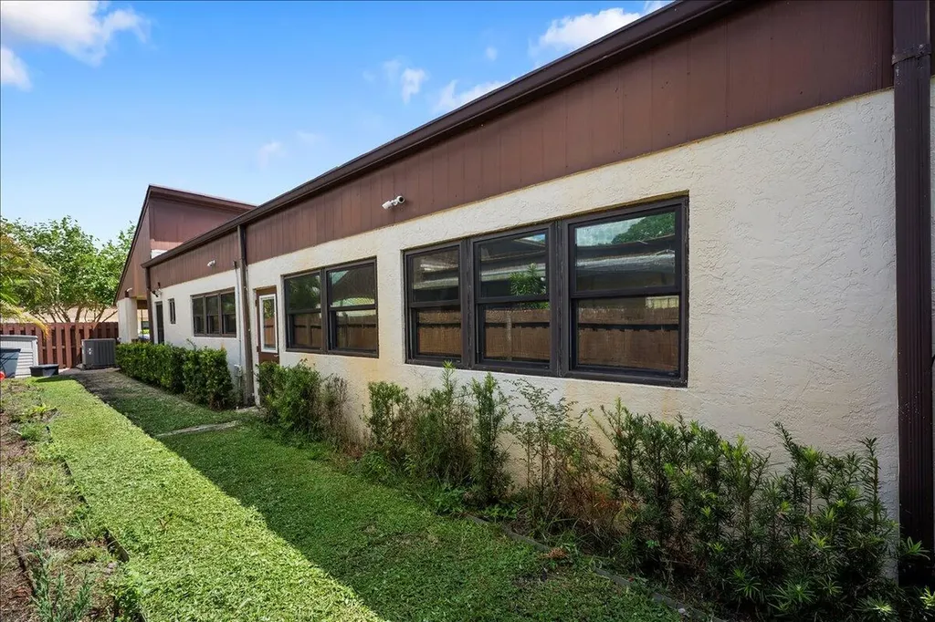 6774 Wheaton Lane Lake Worth FL 33467