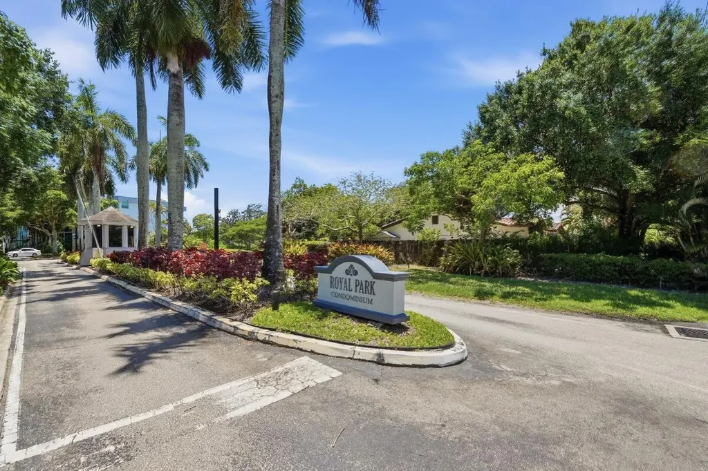 108 Royal Park Drive Oakland Park FL 33309