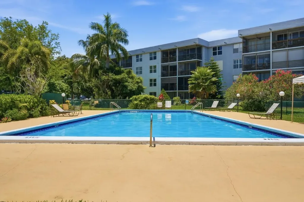 108 Royal Park Drive Oakland Park FL 33309