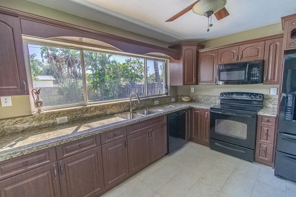 116 NW 8th Street Boca Raton FL 33432