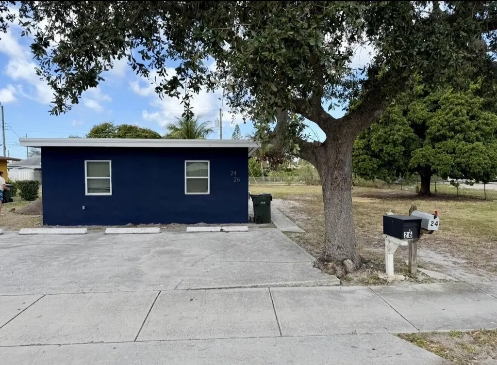 24 SW 10th Avenue Delray Beach FL 33444