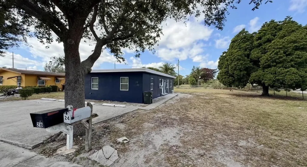 24 SW 10th Avenue Delray Beach FL 33444