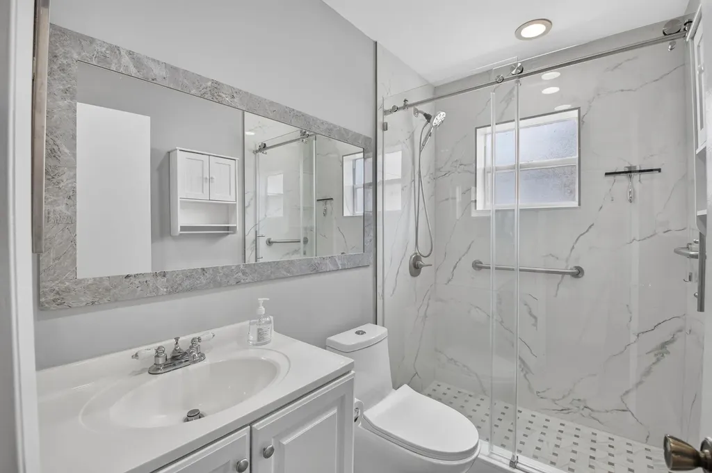 374 Capri H Delray Beach FL 33484
