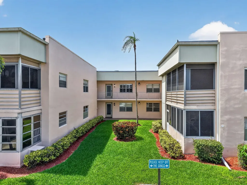 374 Capri H Delray Beach FL 33484