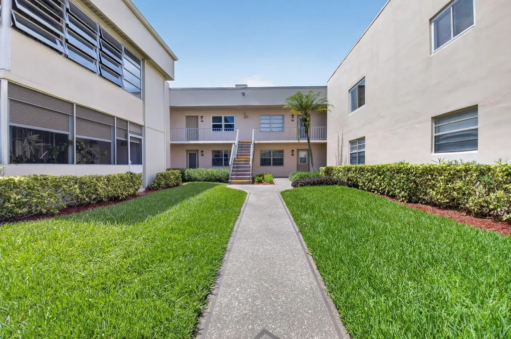 374 Capri H Delray Beach FL 33484