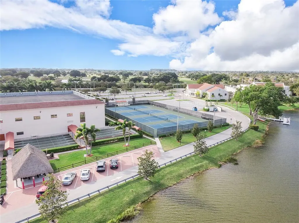 203 Suffolk Boca Raton FL 33434