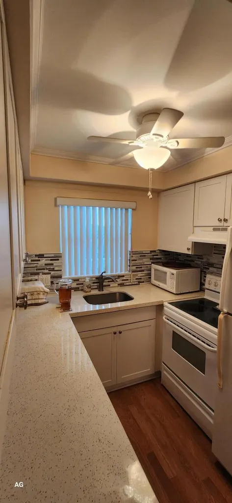 15 SE 13th Street Boca Raton FL 33432