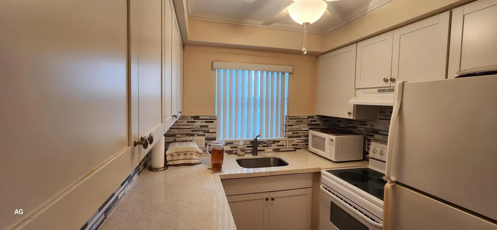15 SE 13th Street Boca Raton FL 33432