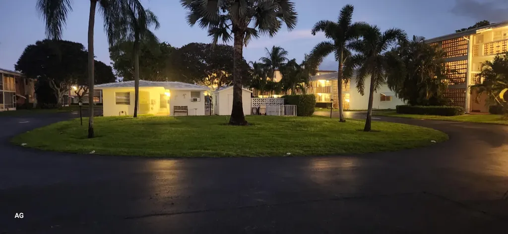 15 SE 13th Street Boca Raton FL 33432