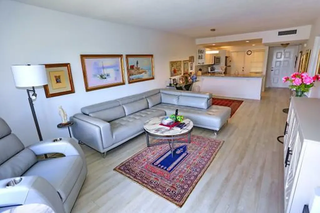2801 N Palm Aire Drive Pompano Beach FL 33069
