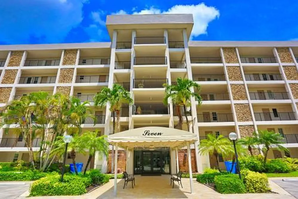 2801 N Palm Aire Drive Pompano Beach FL 33069