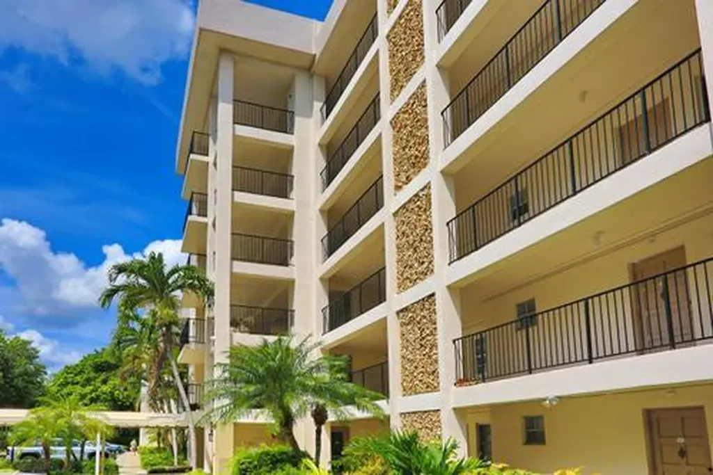 2801 N Palm Aire Drive Pompano Beach FL 33069