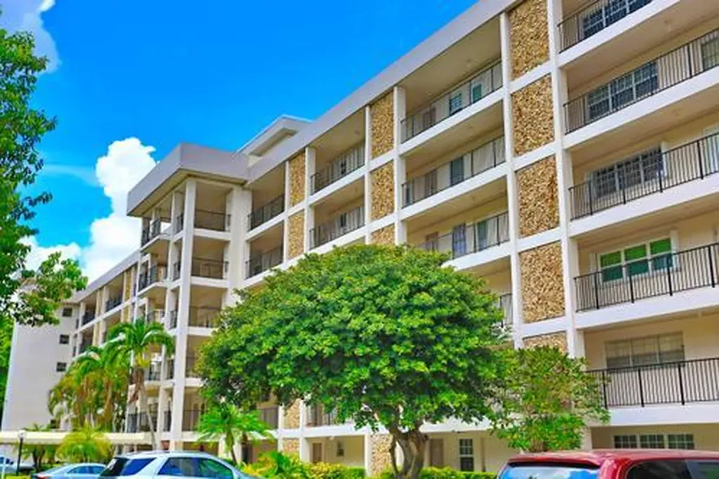 2801 N Palm Aire Drive Pompano Beach FL 33069