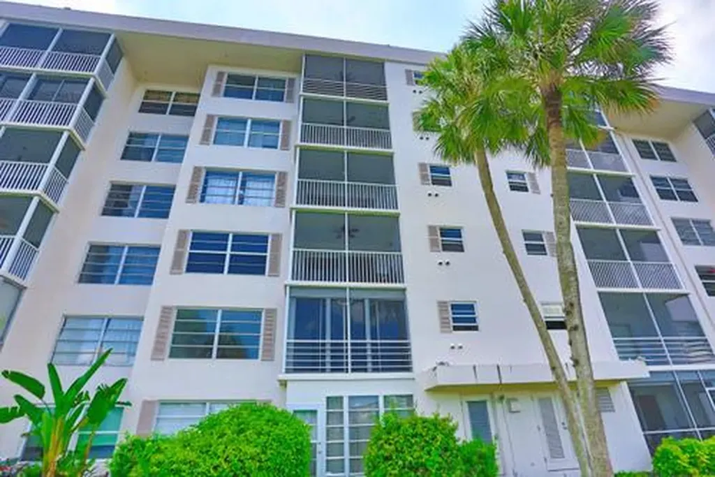 2801 N Palm Aire Drive Pompano Beach FL 33069