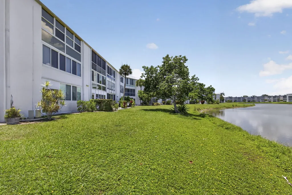 307 Wellington C West Palm Beach FL 33417