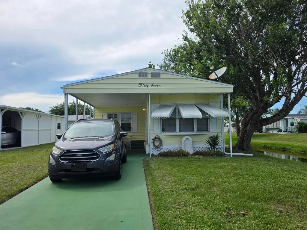 37 Los Lagos Road Port St Lucie FL 34952