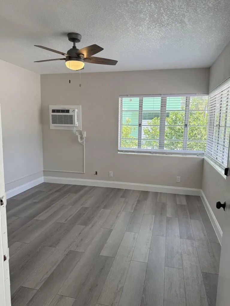 112 Lake Avenue Lake Worth Beach FL 33460