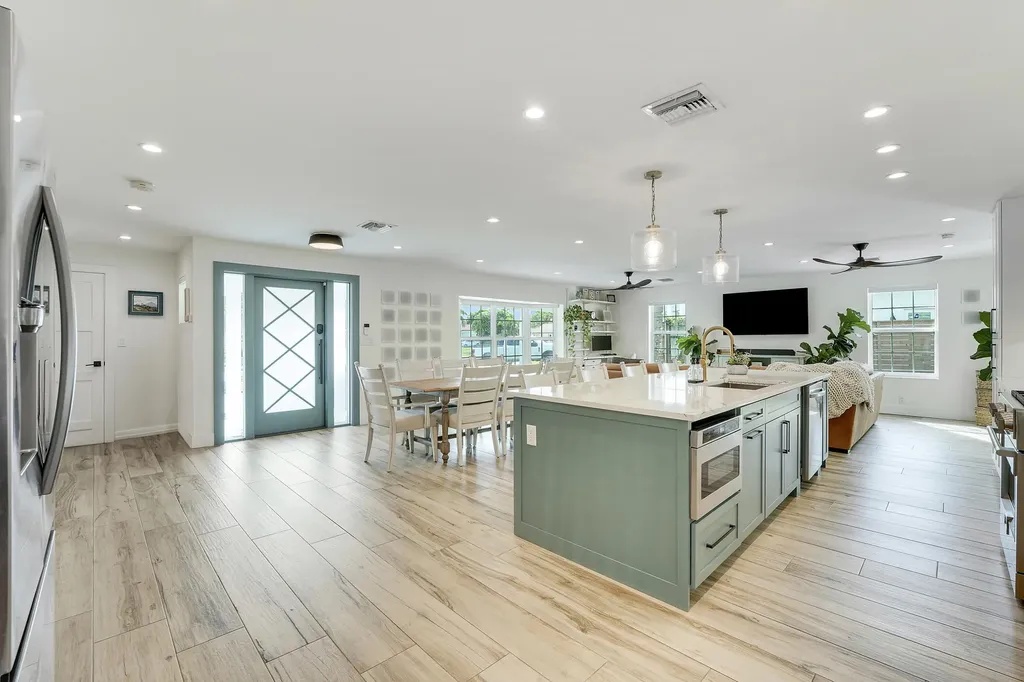 731 Cruiser Road S North Palm Beach FL 33408