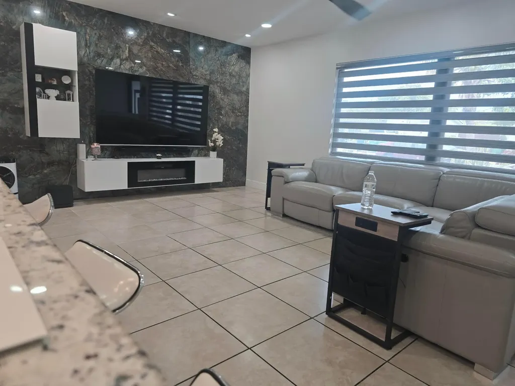 7811 NW 40th Court NW Coral Springs FL 33065