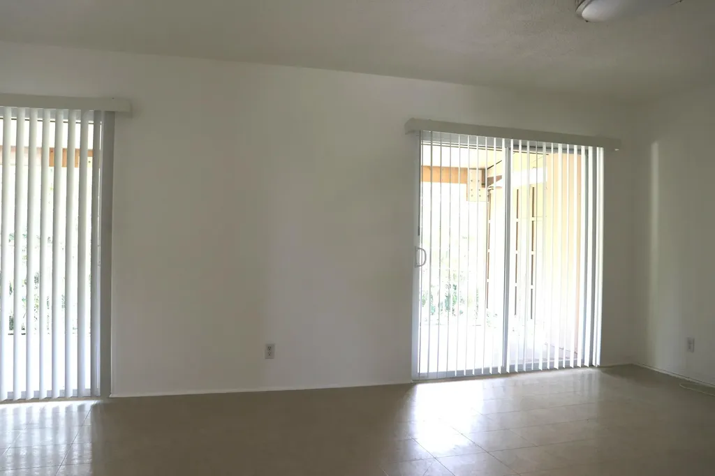 482 SW 9th Boca Raton FL 33432