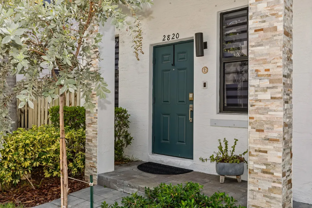 2820 SW 17th Avenue Fort Lauderdale FL 33315