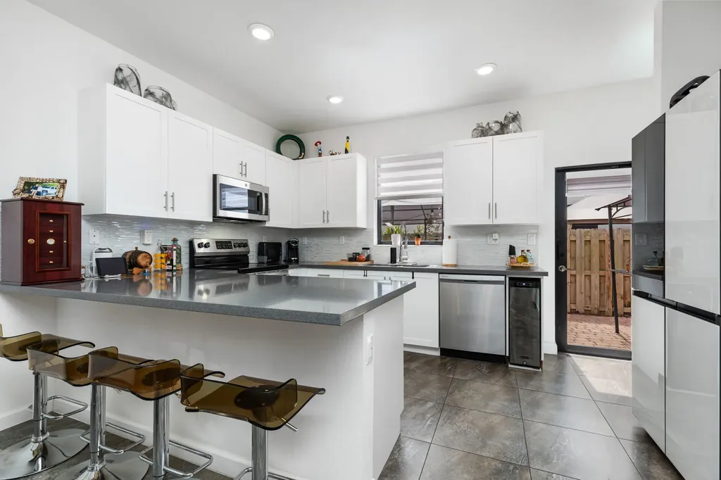2820 SW 17th Avenue Fort Lauderdale FL 33315