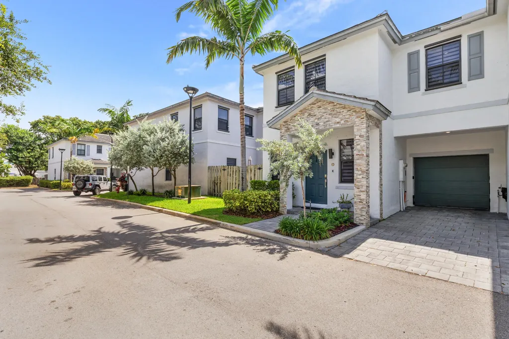 2820 SW 17th Avenue Fort Lauderdale FL 33315