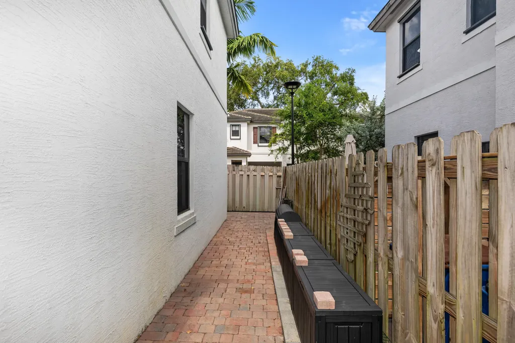 2820 SW 17th Avenue Fort Lauderdale FL 33315