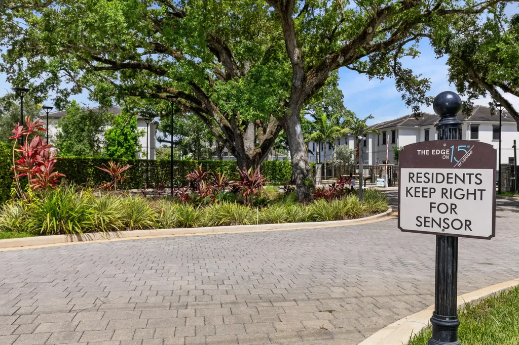 2820 SW 17th Avenue Fort Lauderdale FL 33315